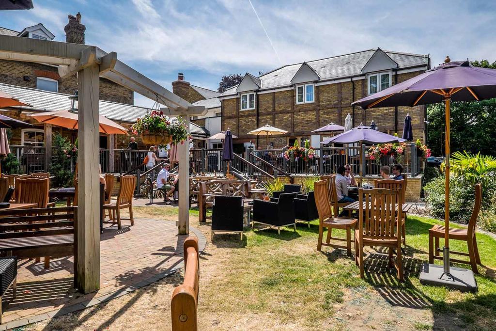 The Foley Claygate Exterior foto